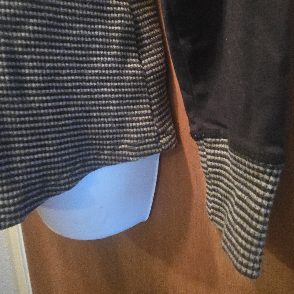 Host Pick! 🎉🎊Columbia Black &Gray Striped Thermal Sweatshirt SzM - Picture 4 of 7